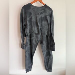 Beyond Yoga Charcoal Lounge Top and bottoms med